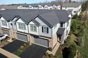 3221 N Heritage Ln, Arlington Heights, IL 60004 - Photo 1