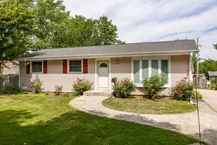 209 Shawnee Dr, Carol Stream, IL 60188 - Photo 1