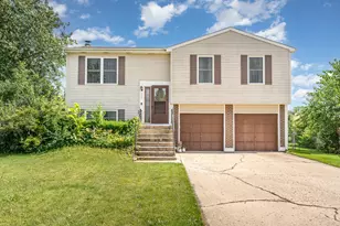 435 Navajo Ct, Bolingbrook, IL 60440 - Photo 1