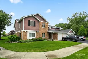 714 Maplewood Ct, Willowbrook, IL 60527 - Photo 1
