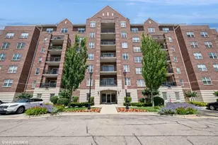 390 W Mahogany Ct, Palatine, IL 60067 - Photo 1