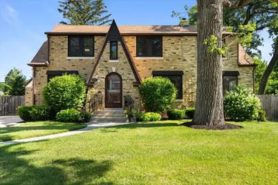 304 Laurel Avenue, Libertyville, IL 60048 - Photo 1