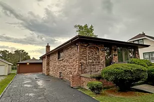 429 E 164th Pl, South Holland, IL 60473 - Photo 1