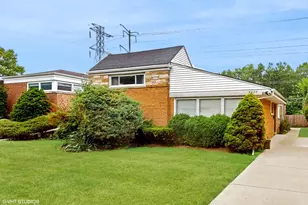 6624 N Kenneth Ave, Lincolnwood, IL 60712 - Photo 1