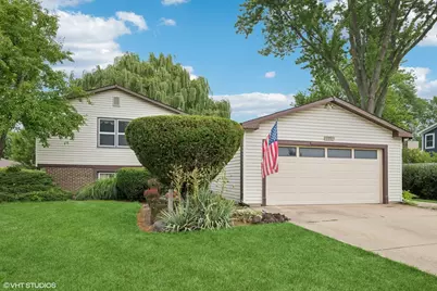 204 E Cedarwood Court, Palatine, IL 60067 - Photo 1