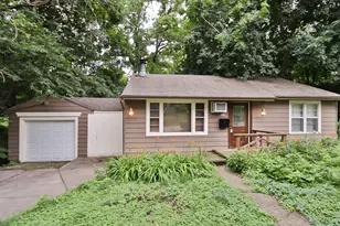 653 Eastview St, Elgin, IL 60120 - Photo 1