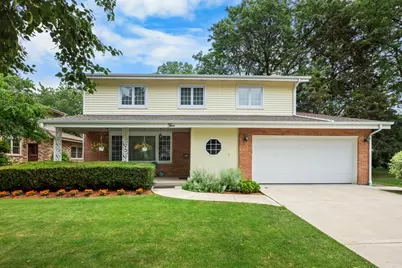 5 S Windsor Drive, Arlington Heights, IL 60004 - Photo 1