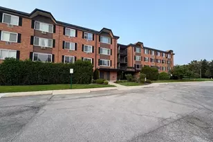 1227 S Old Wilke Rd, Arlington Heights, IL 60005 - Photo 1