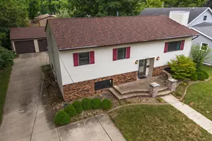 748 S Locust St, Pontiac, IL 61764 - Photo 1