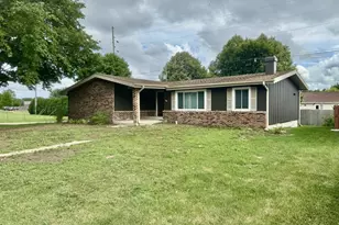 903 W 1st St, Spring Valley, IL 61362 - Photo 1