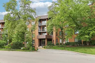 263 S Clubhouse Dr, Palatine, IL 60074 - Photo 1