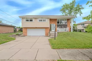 8106 W 89th Pl, Hickory Hills, IL 60457 - Photo 1