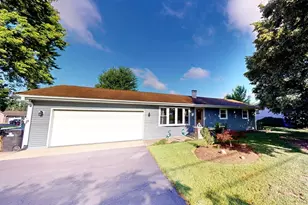 1305 N Chapel Hill Rd, McHenry, IL 60051 - Photo 1