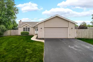 13 Sunset Ct, Steger, IL 60475 - Photo 1