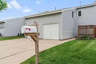 275 E Alpine Dr, Glendale Heights, IL 60139 - Photo 1