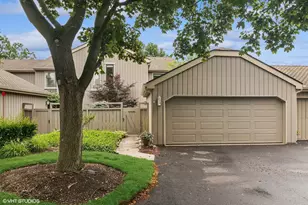 224 Bluff Ct, Lake Barrington, IL 60010 - Photo 1