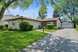 809 Oakton Ave, Romeoville, IL 60446 - Photo 1