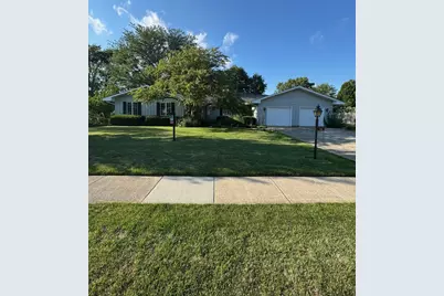 541 E Cloverlane Drive, Sycamore, IL 60178 - Photo 1
