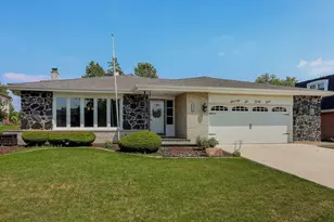 7649 Apple Tree Ln, Willowbrook, IL 60527 - Photo 1