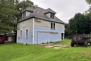 425 E Concord St, Sheldon, IL 60966 - Photo 1