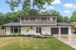 207 Meadowwood Dr, Joliet, IL 60431 - Photo 1