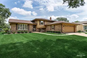 249 Staffmark Ln, Schaumburg, IL 60193 - Photo 1