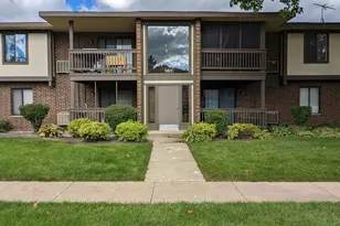 560 Somerset Ln, Crystal Lake, IL 60014 - Photo 1