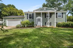 320 Ellen Ln, Batavia, IL 60510 - Photo 1