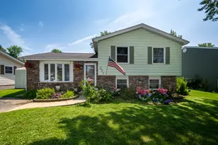 271 Sunset Ln, Antioch, IL 60002 - Photo 1