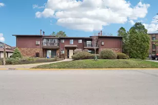 68 Pier Dr, Westmont, IL 60559 - Photo 1