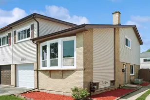 9354 Twin Oaks Ln, Des Plaines, IL 60016 - Photo 1