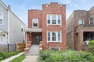 3633 W Oakdale Ave, Chicago, IL 60618 - Photo 1