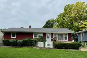 746 N Edgelawn Dr, Aurora, IL 60506 - Photo 1