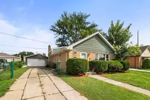 348 E Quincy St, Riverside, IL 60546 - Photo 1