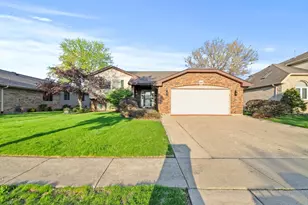 871 Woodcrest Ln, Lemont, IL 60439 - Photo 1