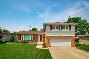 856 S Stratford Ave, Elmhurst, IL 60126 - Photo 1