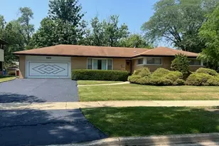 880 S Washington St, Elmhurst, IL 60126 - Photo 1