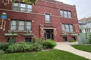 908 S Lombard Ave, Oak Park, IL 60304 - Photo 1