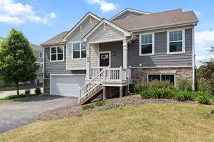 190 Goldenrod Dr, Elgin, IL 60124 - Photo 1