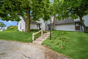 660 Beth Ct, Gurnee, IL 60031 - Photo 1