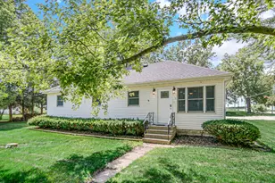 318 W Main St, Gardner, IL 60424 - Photo 1