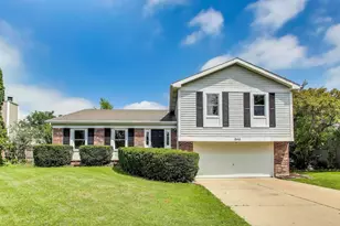 846 Boxwood Dr, Crystal Lake, IL 60014 - Photo 1