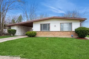 226 Shabbona Dr, Park Forest, IL 60466 - Photo 1