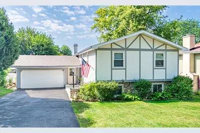 15 W Oak Street, Lake in the Hills, IL 60156 - Photo 1