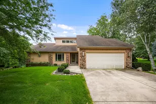 42W697 Bridle Ct, Saint Charles, IL 60175 - Photo 1