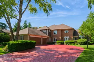 702 Newcastle Ln, Prospect Heights, IL 60070 - Photo 1