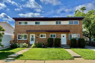 9117 Barberry Ln, Des Plaines, IL 60016 - Photo 1