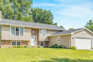 529 White Birch Rd, Lindenhurst, IL 60046 - Photo 1