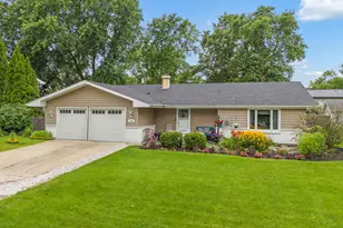 2S070 Colonial Ln, Lombard, IL 60148 - Photo 1