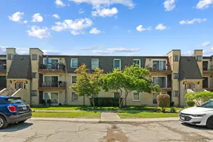808 N River Rd, Mount Prospect, IL 60056 - Photo 1